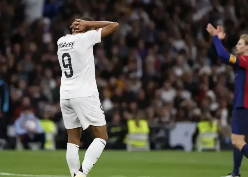 Kylian Mbappe's Major Weakness: Lost in Offside!