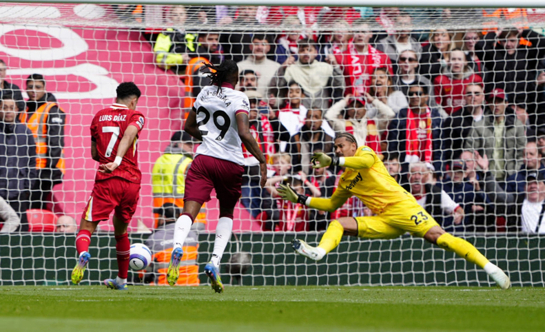 Mohamed Salah and Luis Diaz celebrate