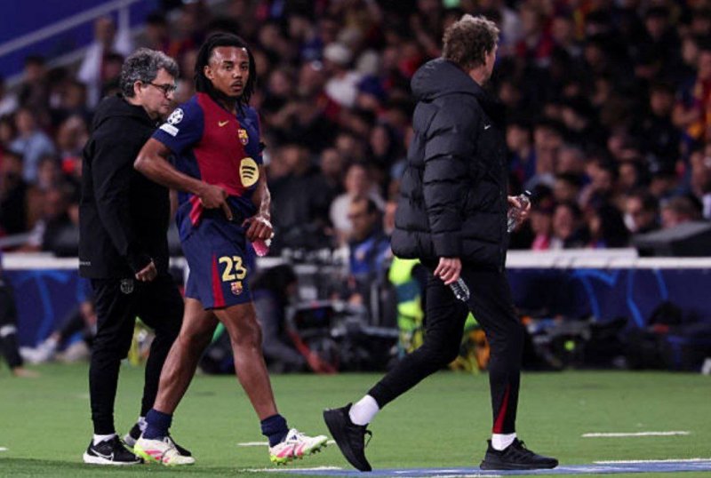 Jules Kounde Injured in First Half Against Inter Milan