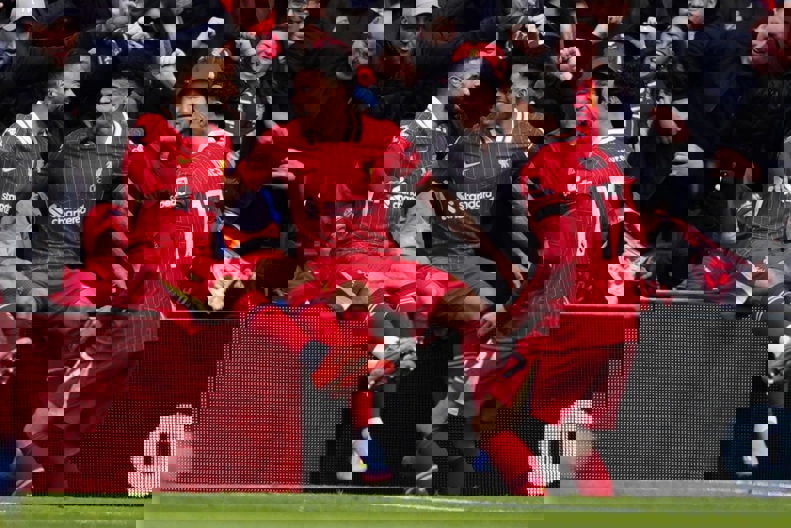 Mohamed Salah assists Luis Díaz