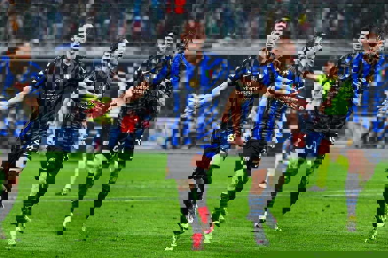 Benjamin Pavard celebrating