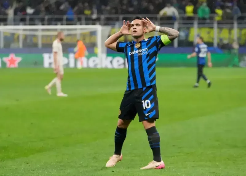 Inter's Hellish Month: Peak Glory or Trophy-less End!