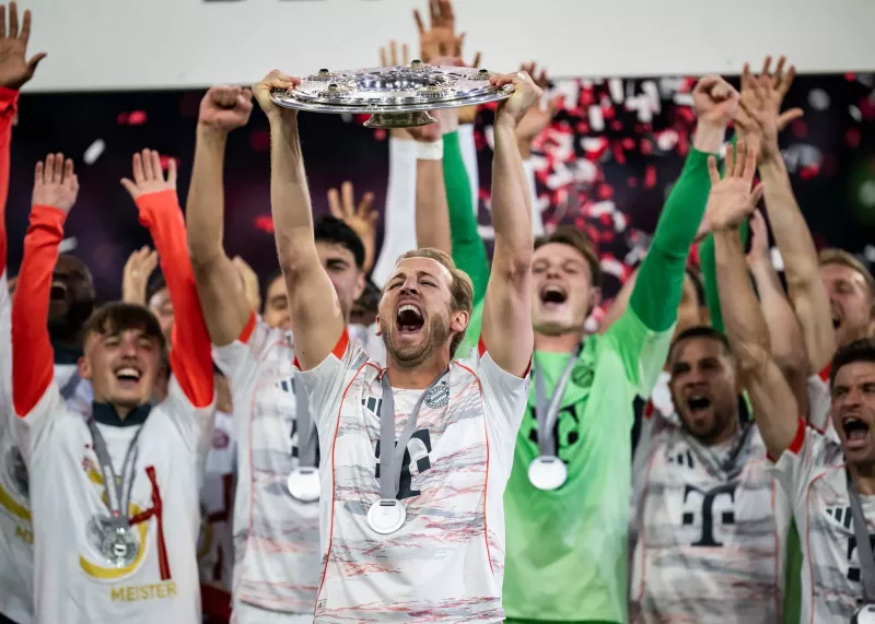 Bayern Munich Players Stole a Parrot for Their Championship Celebration! (Photo)
