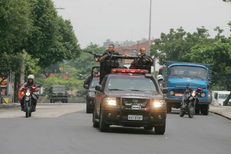 Unbelievable: Flamengo Players' Car Shot at!