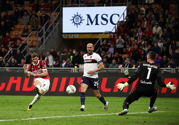 Santiago Giménez second goal