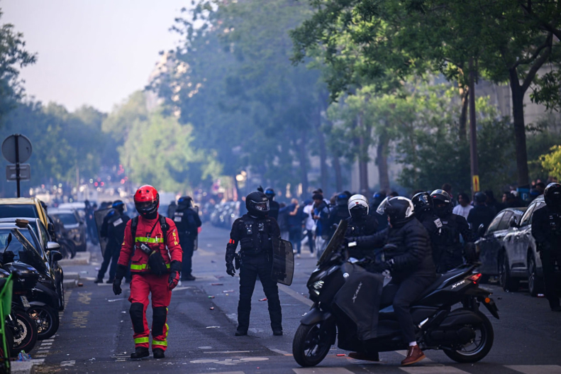 PSG fans clash with police