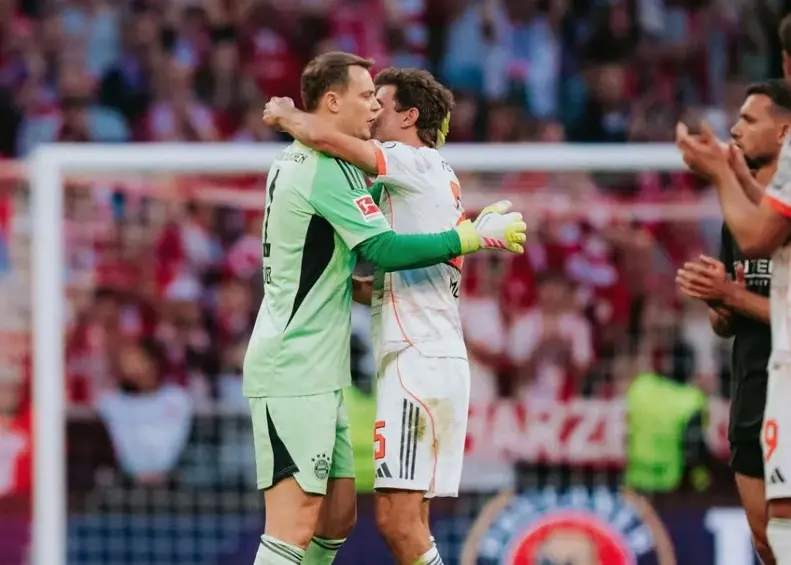 Manuel Neuer and Thomas Müller