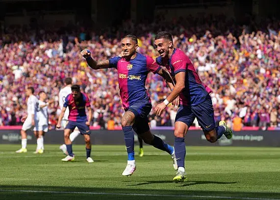 Barcelona's Big Comeback in the First Half with Rafinha's Double
