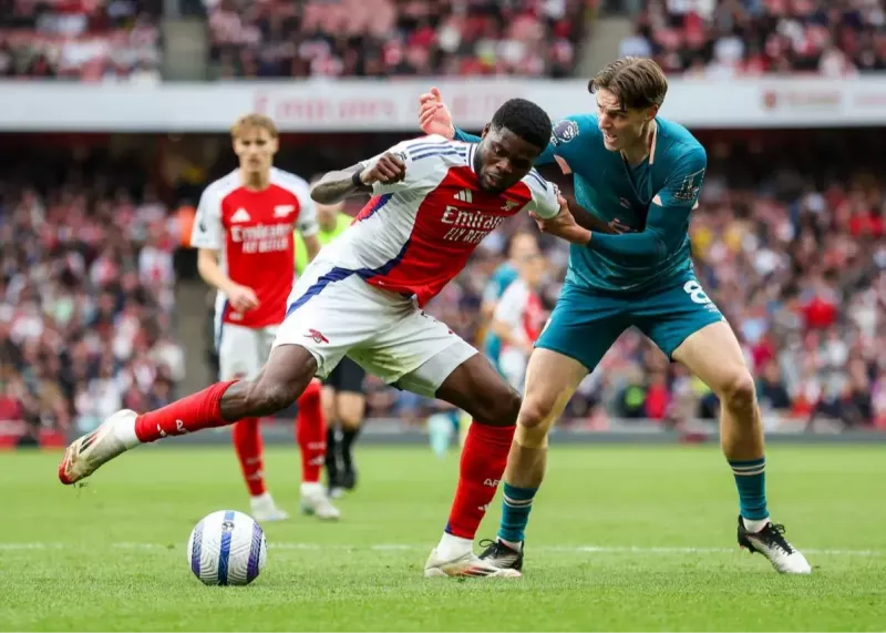 Arsenal hopeful: The return of the man to contain Dembélé
