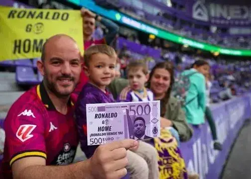 Fake Banknotes to Bid Farewell to Ronaldo: 'Go Home!' (Photo)