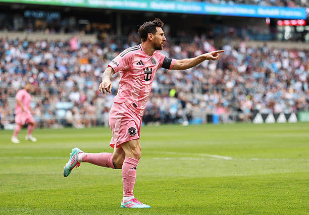 Lionel Messi celebrates goal