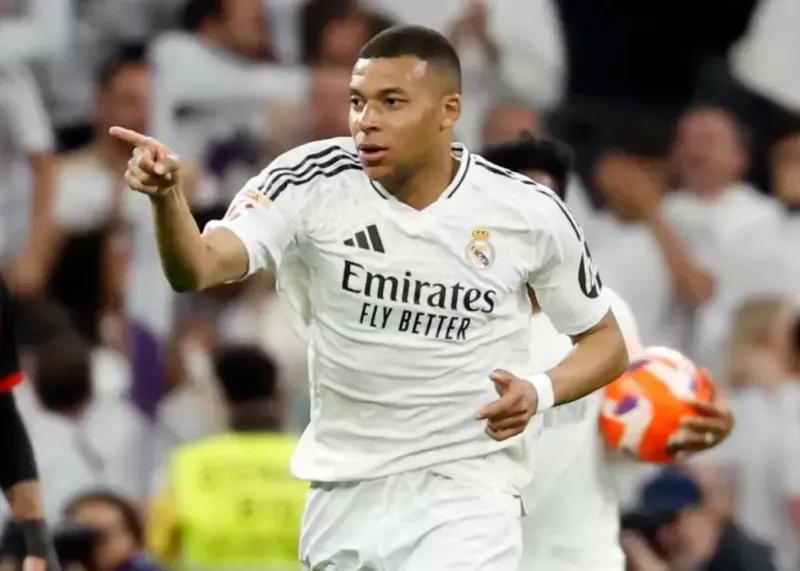 Kylian Mbappe, Stealing the Most Important Award of the Season!