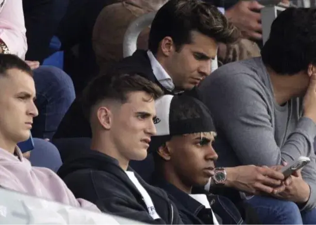 Barcelona Stars Relax Ahead of El Clasico