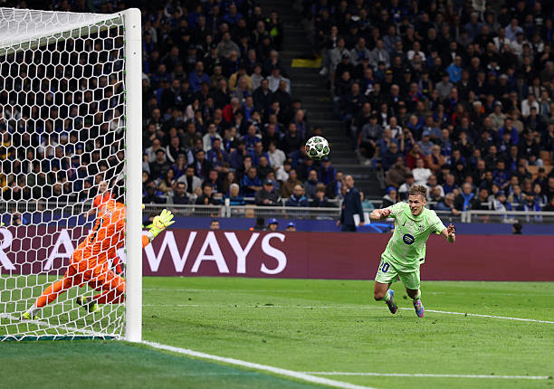 Dani Olmo scores for Barcelona