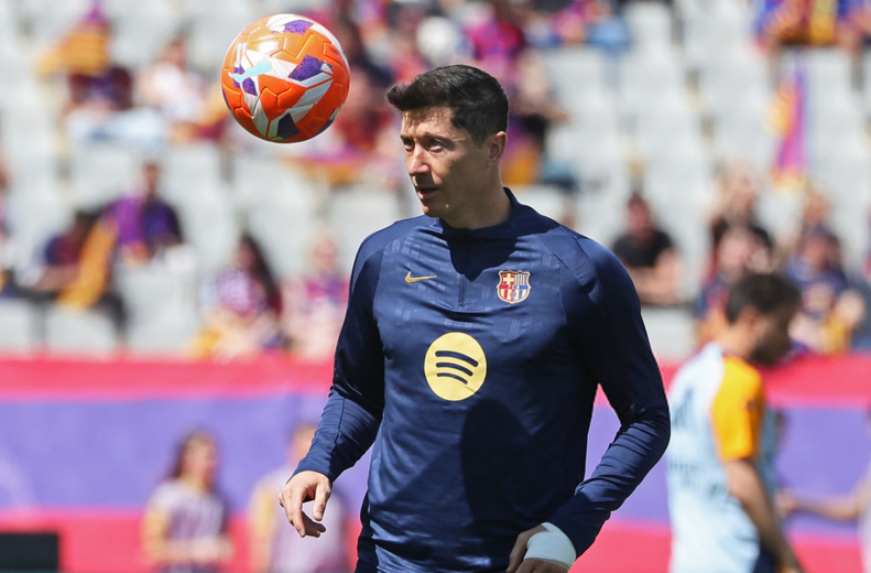 Lewandowski on the bench