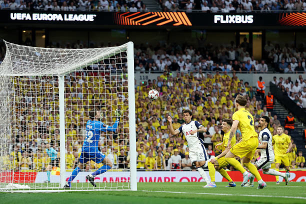 Brennan Johnson scores for Tottenham