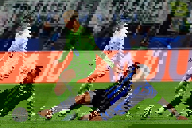 Frenkie de Jong in action