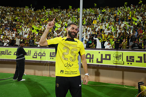 Benzema with teammates