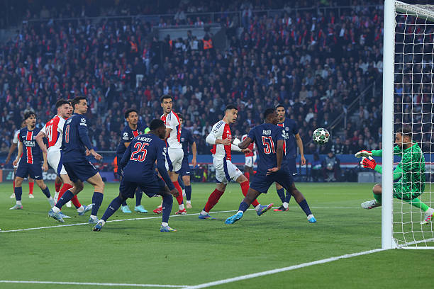 Gianluigi Donnarumma saves Gabriel Martinelli's shot