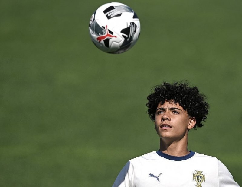 Cristiano Ronaldo Jr. called up to Portugal U15 national team! (Photo)