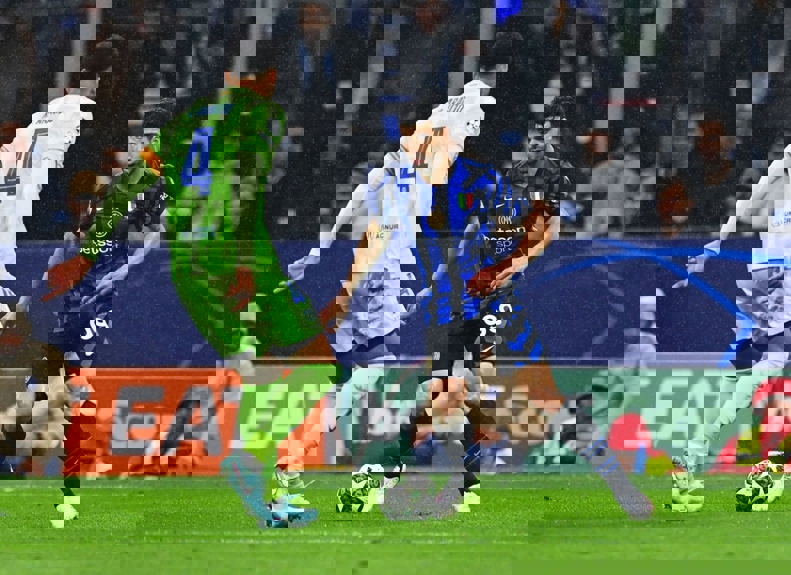 Mehdi Taremi in action