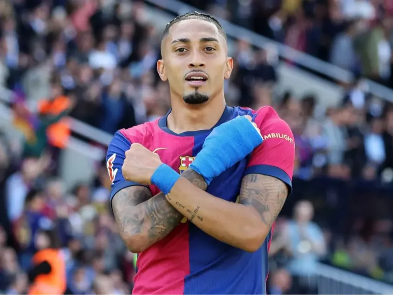 Raphinha Takes Messi's Seat