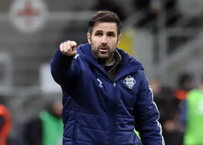 Bayer Leverkusen Begins Negotiations with Cesc Fàbregas